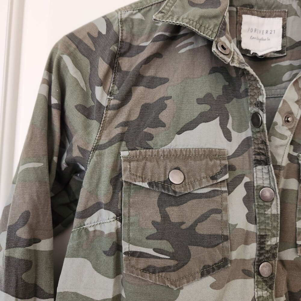 Forever 21 Camouflage Shirt Long Sleeves Snaps Camo Military Utility Edgy Small - Picture 4 of 8